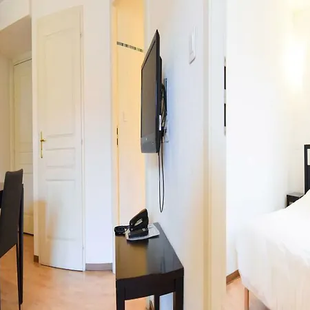 מלון דירות Residhotel Centre 3*